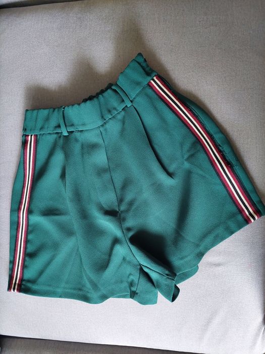 Krótkie spodenki zielone bershka 34