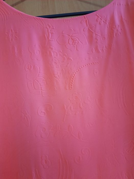 2. Malinowa sukienka