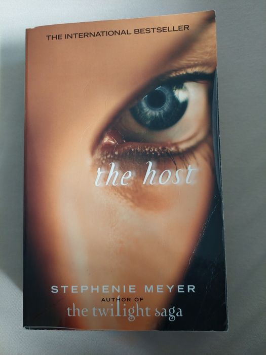 "The host" Stephenie Meyer