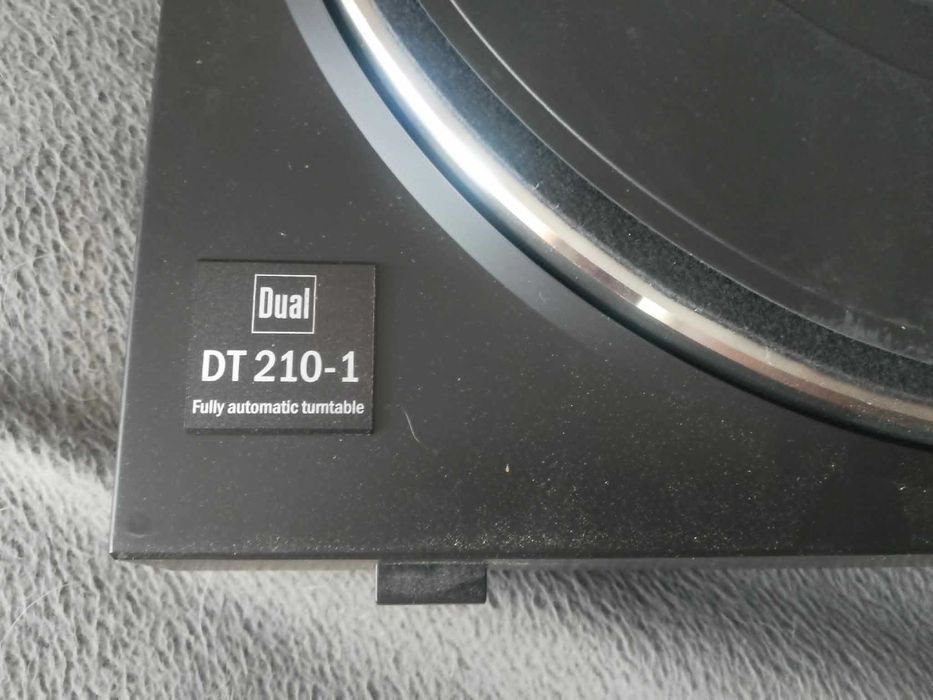 Gramofon Dual DT 210 z wejściem USB OPIS