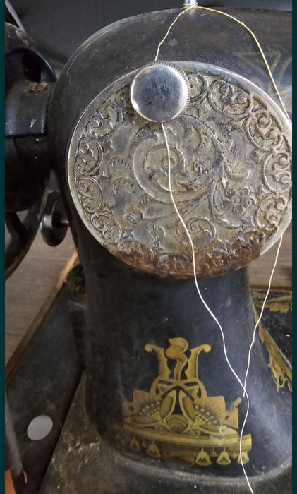 Lindissima maquina de costura com todas as pecas originais