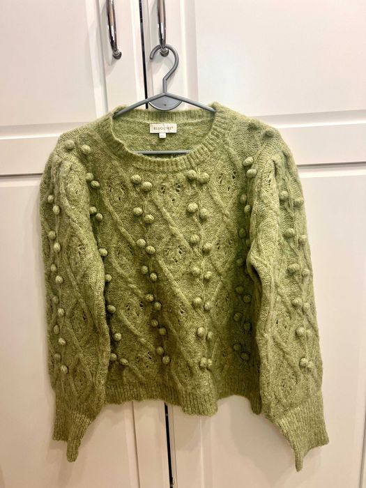 Zielony sweter ciepły