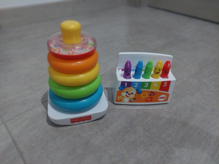 Fisher Price Kredki edukacyjne plus Piramida
