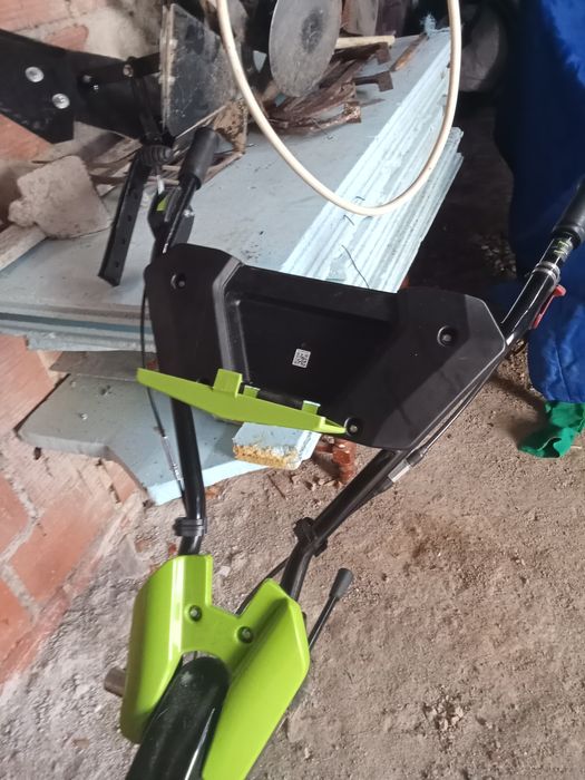 Trator novo com 3 anos de engantia