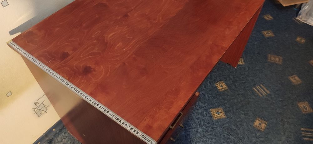 Стіл письмовий, дерев'яний.