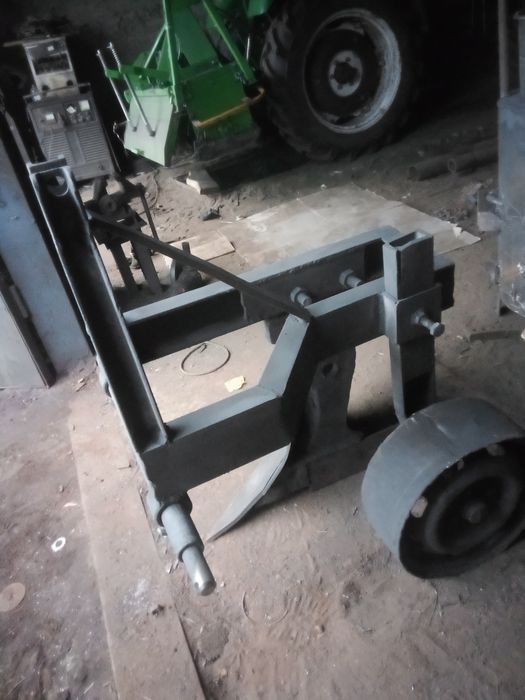 Продам плуг для роботи в полі