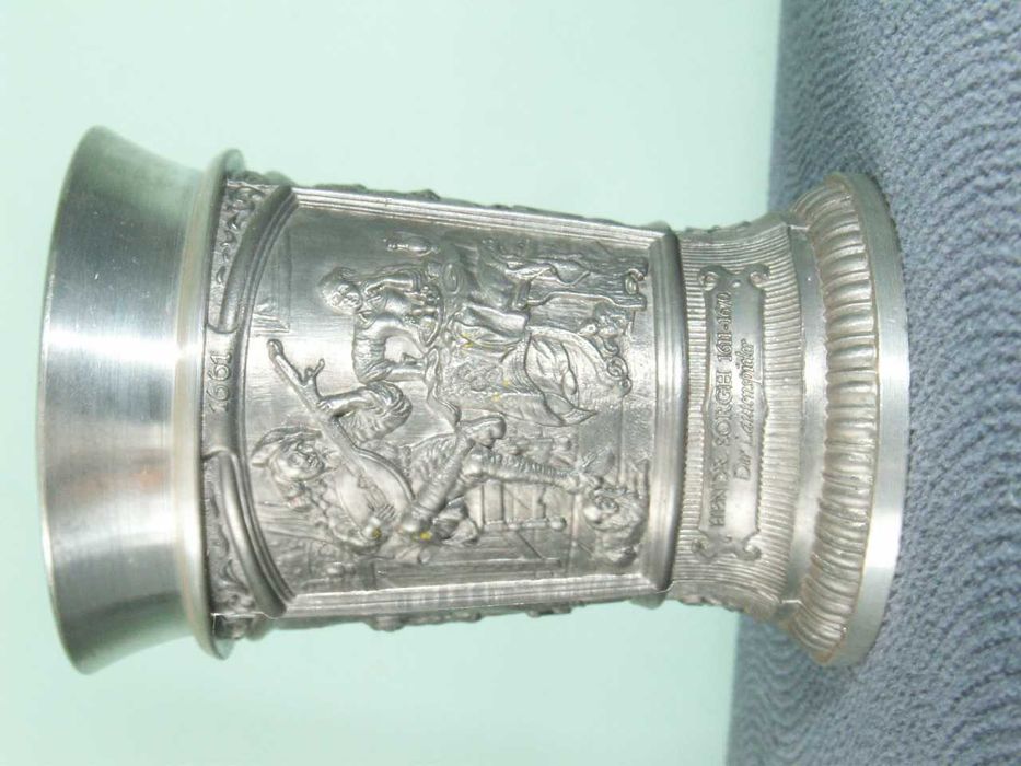 Sygnowane  - 2 x stare cynowe kieliszki - kieliszek z cyny  -  6 cm wysokość