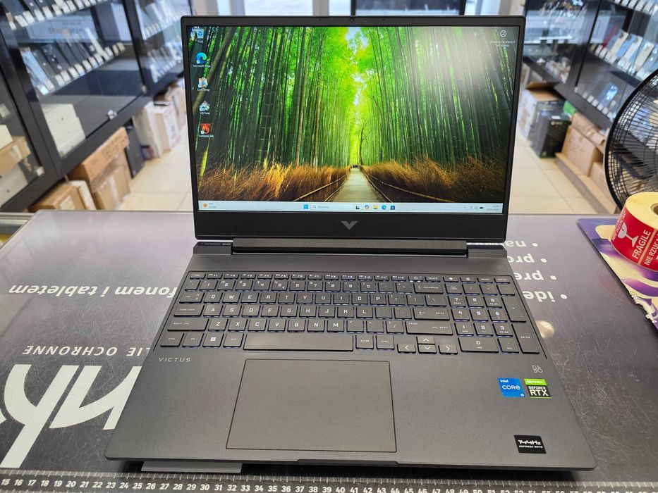 HP VICTUS 15-fa0999nw/ i5-12450H 2.00 GHz/ 24GB DDR4 3200 MHz/ 512GB M2/ RTX 3050 4GB/ 15.6" FHD 144 Hz/ W11/ GW 12 MSC/ Grade A-