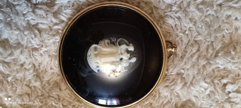 Винтажная камея Питера Бейтса