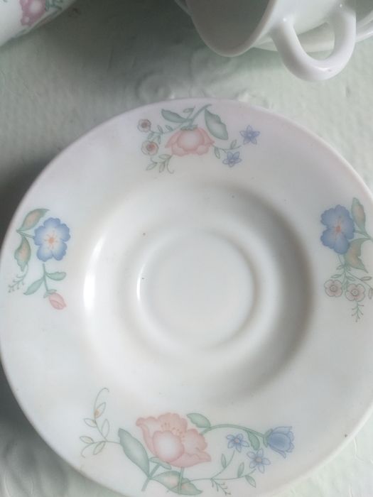 Чашки с блюдцами