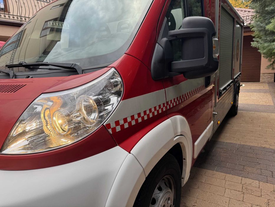 Samochód rat- tech. zabudowa aluminiowa. Cena bez wyposażenia,.