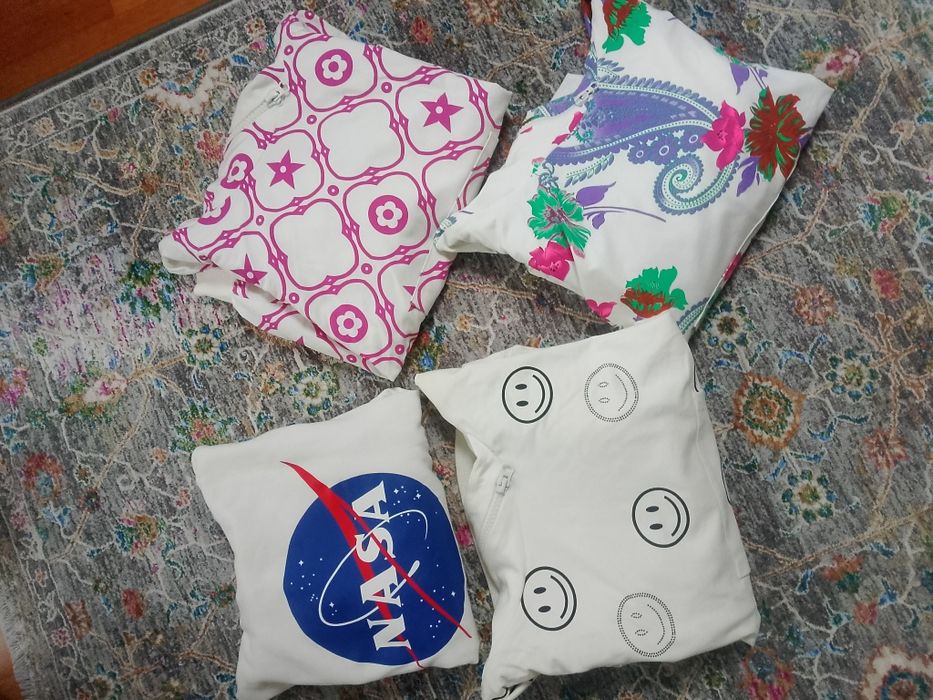 Różne bluzy z kapturem S/M