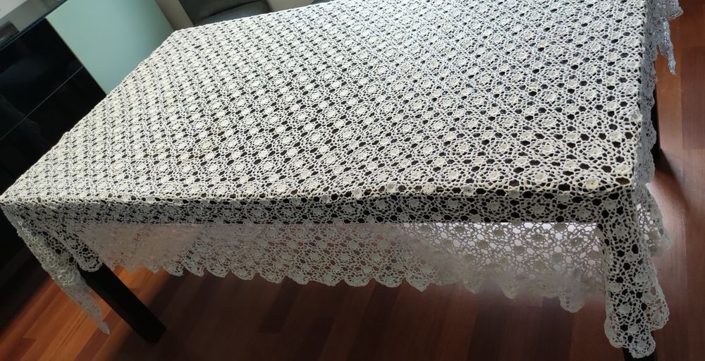 Toalha de mesa em crochê