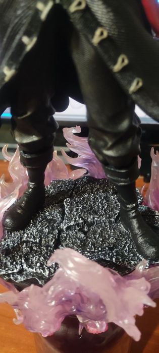 Колекційна фігурка Roronoa Zoro One Piece — велика і важка,