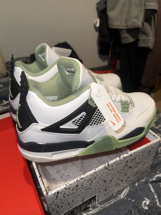 Jordan retro 4 White/Olive Green- Dark Ash