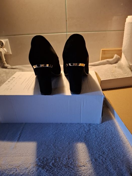 Sprzedam Nowe buty na szerokim obcasie