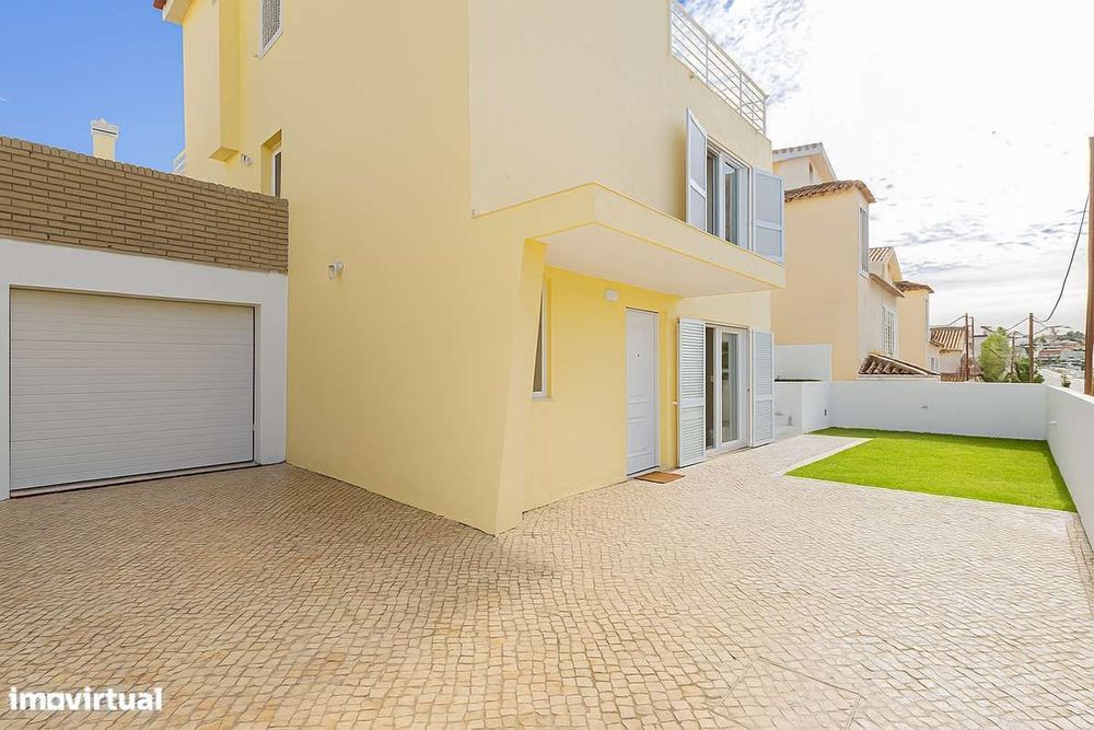 Moradia T5 Isolada Nova com Jardim e Garagem – a 3 min da Praia
