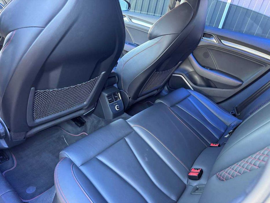 Audi S3 (офіційна)