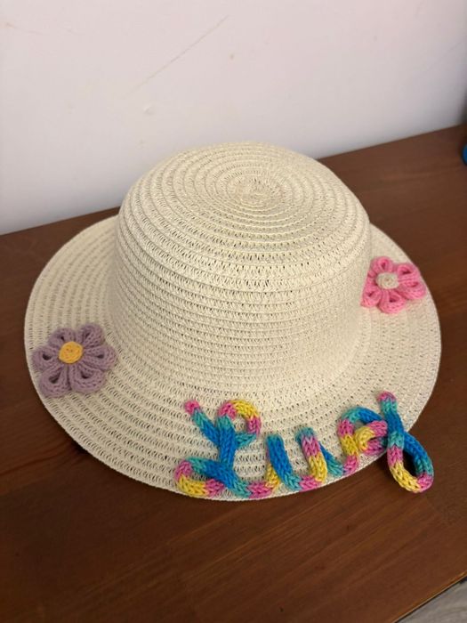 Chapéu de menina personalizado