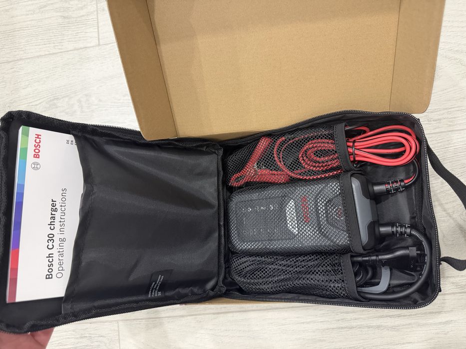 Bosch C30 6/12V — зарядний пристрій для акумулятора (НОВИЙ)
