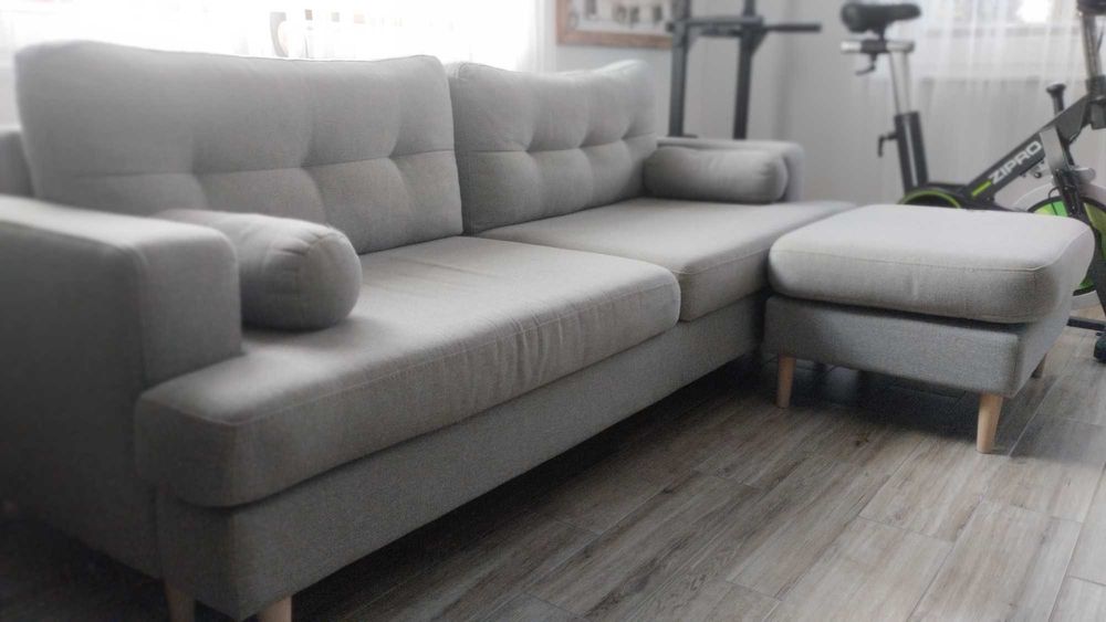 Sofa z funkcją spania z podnóżkiem