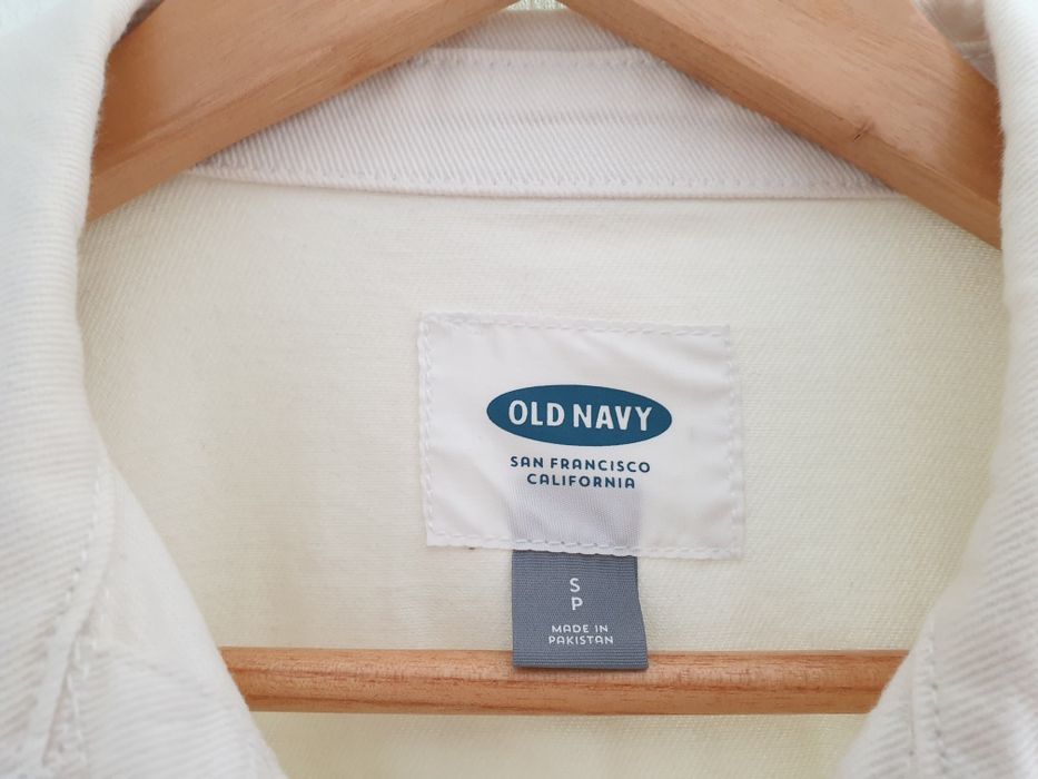 Blusão branco da marca Old Navy