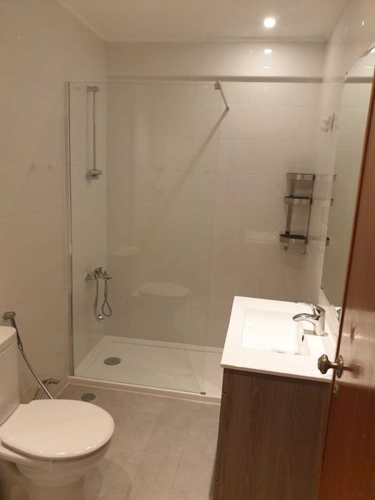 Quarto de casal para arrendar em Odivelas