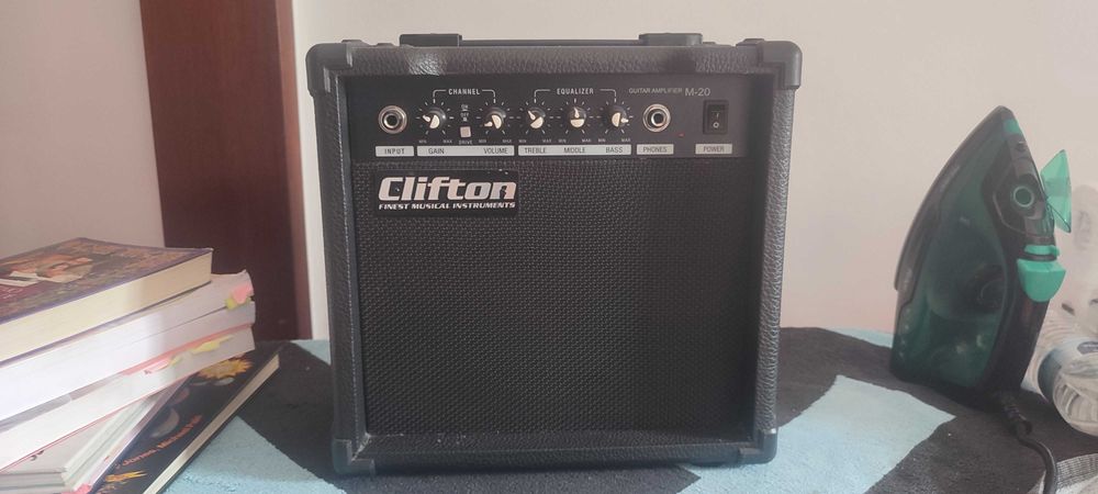 Clifton M-20  amplificador para guitarra elétrica