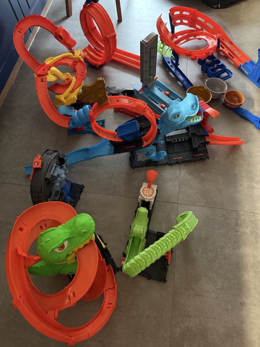 Sprzedam zestaw 6 oryginalnych zestawów Hot Wheels City.