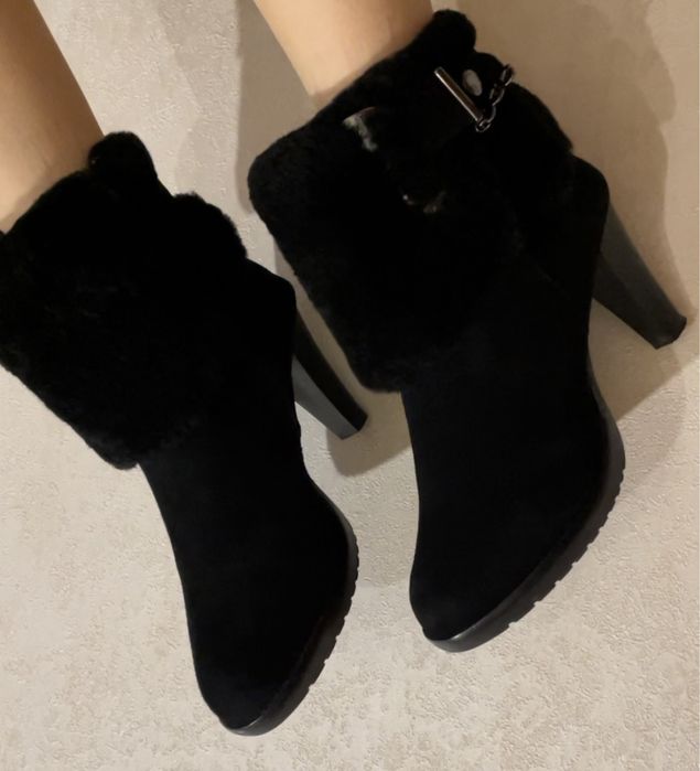 Зимові натуральні  коротенькі чобітки ugg (уггі) оригінал