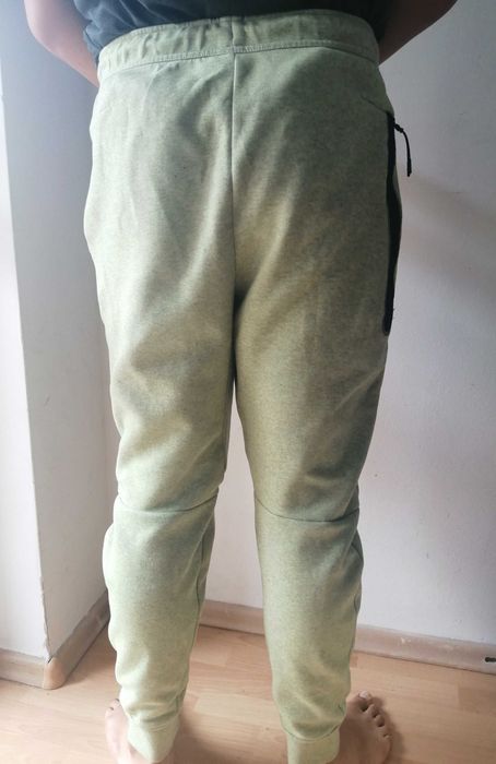 Nike Tech Fleece spodnie dresowe r. M