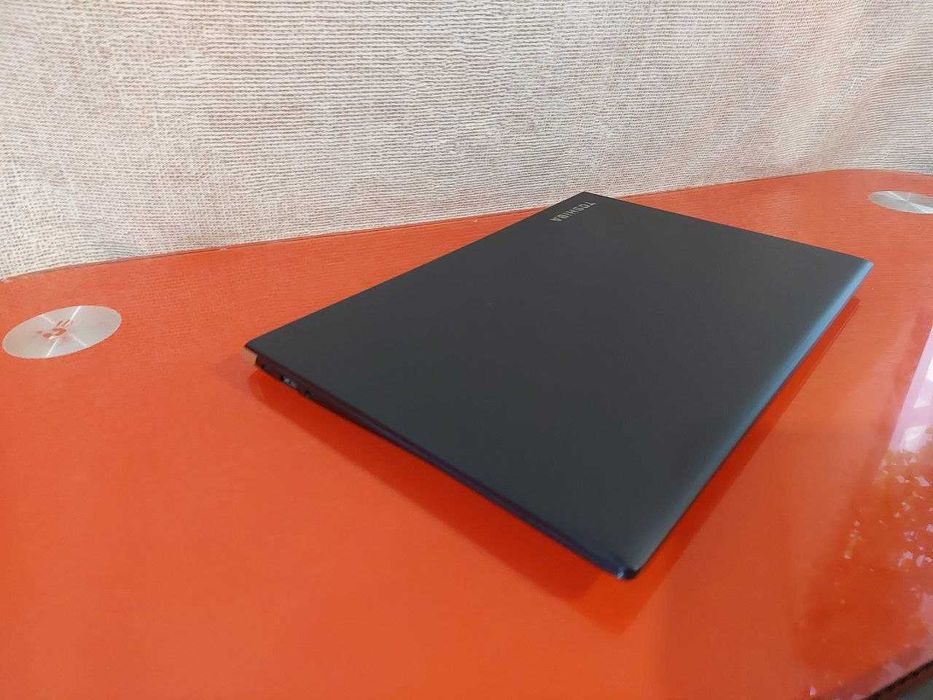 Ноутбук  Toshiba сенсорный/FULL HD/ i5-7200U/16 GB DDR4/256 GB