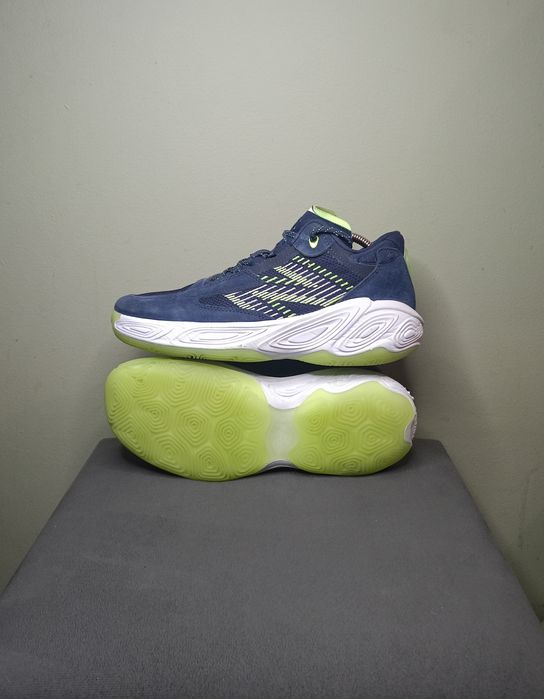 New Balance, rozmiar 42,5.