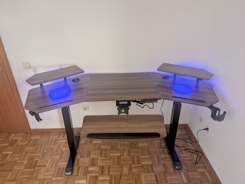 Mesa de Jogos/Secretária Ergonómica EUREKA – Elétrica, LED – 182 cm