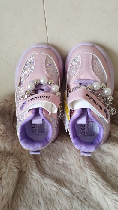 Adidaski LED dla dziewczynki