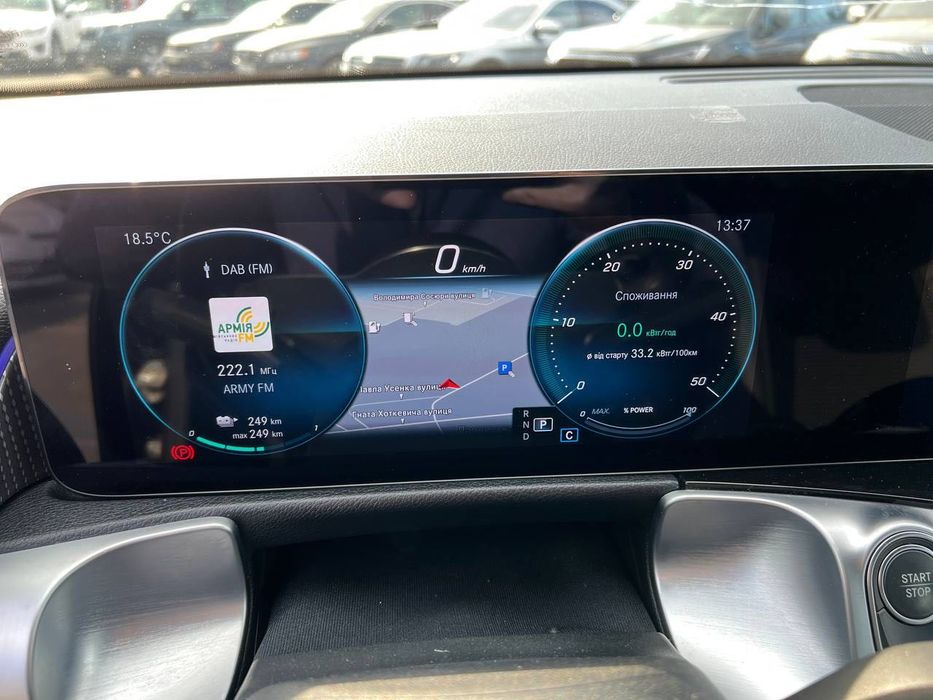 Mercedes-Benz EQB 250 2022 (модельний 2023) • 7 місць • Електро • До 420 км