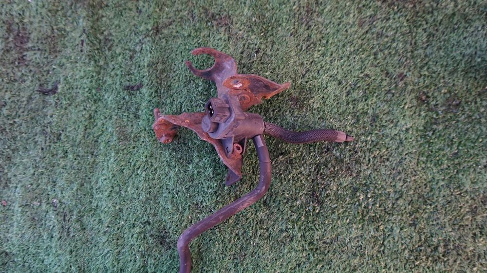 Renault Trafic II Opel Vivaro Nissan Primastar 2.0 DCI M9R zawor podcisnienia