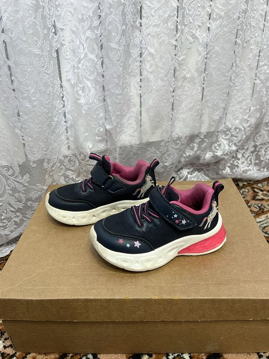 Кросівки на дівчинку, 25 розмір,