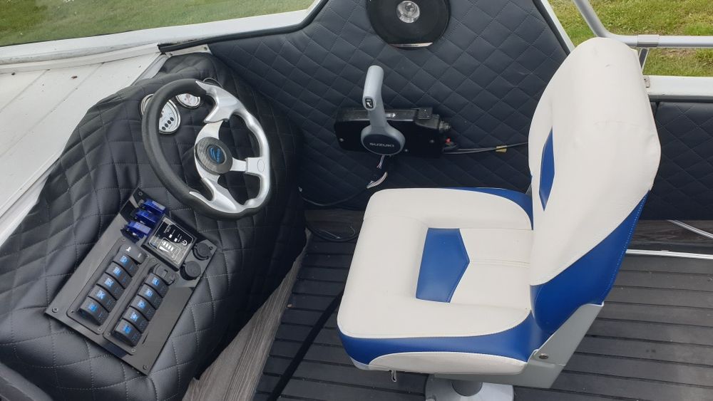Łódź motorowa silnikiem suzuki i przyczepą