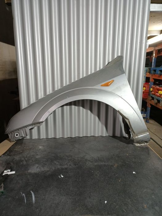 Guarda Lamas Ford Mondeo II ESQUERDO  Cinza