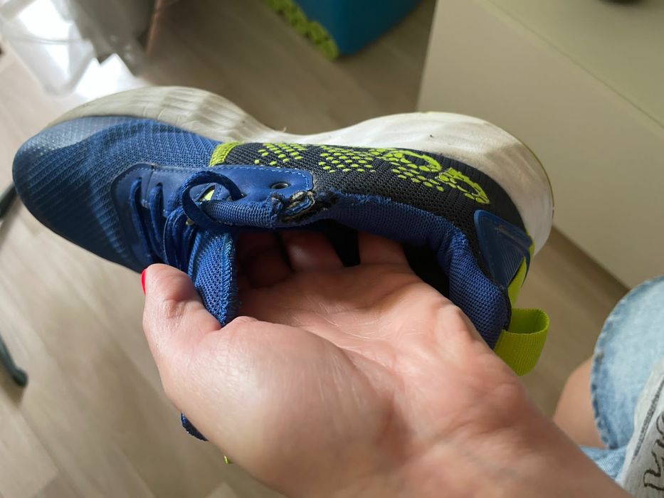 Фирменные кроссовки Adidas