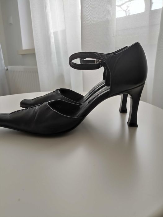 Czarne, eleganckie czółenka Ryłko