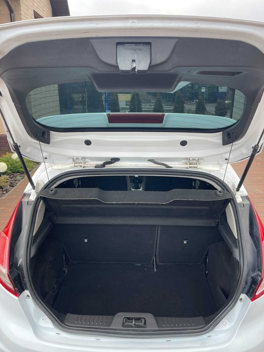 Автомобіль Ford Fieasta