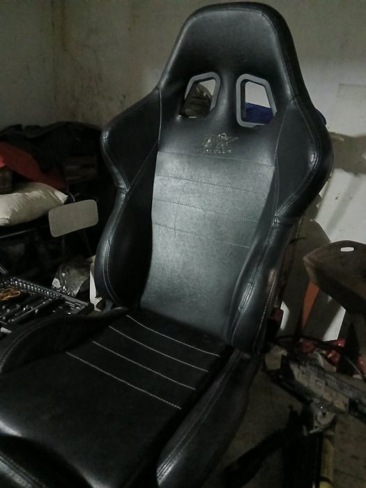 Backets de carro em bom estado