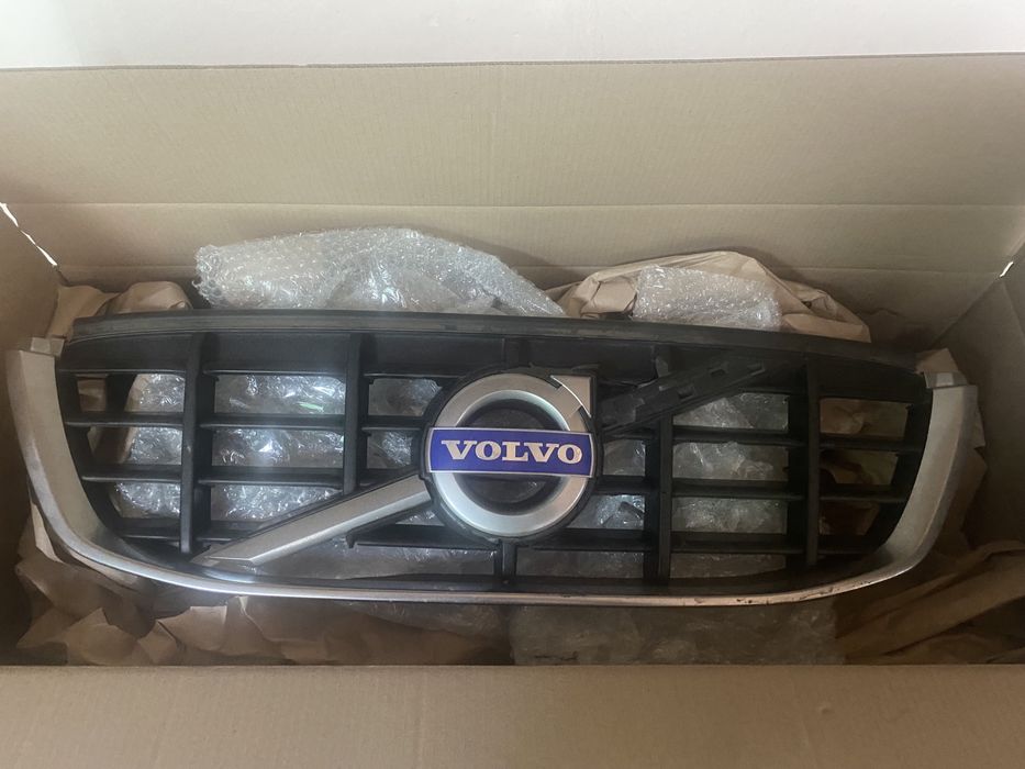 Продам решітку Вольво ХС 60