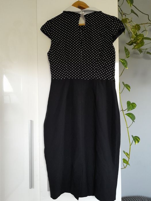 Sukienka z kołnierzykiem w kropki