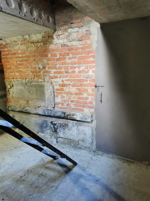 Новий  2-х поверховий гараж на Героїв Крут,  власність оформлена.