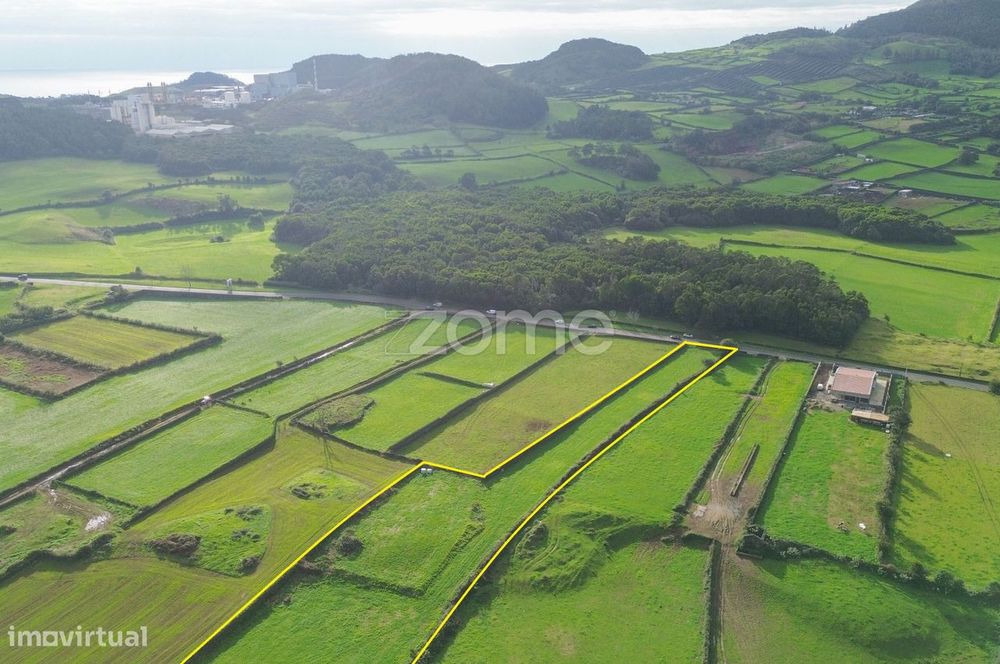 Terreno Rústico com 12.220 m² e Excelentes Acessos na Ribeira Grande