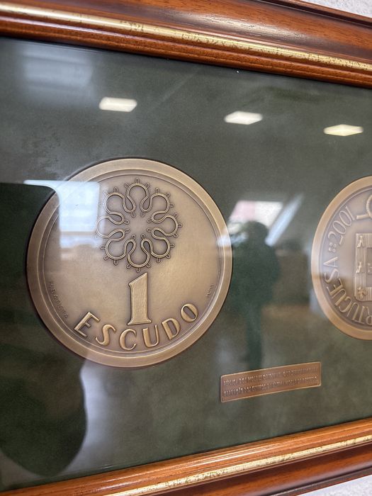 Quadro com medalha de 1 escudo