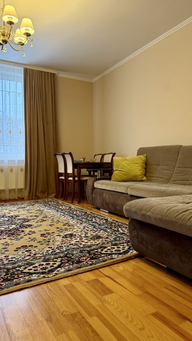 Продається двох поверхова квартира